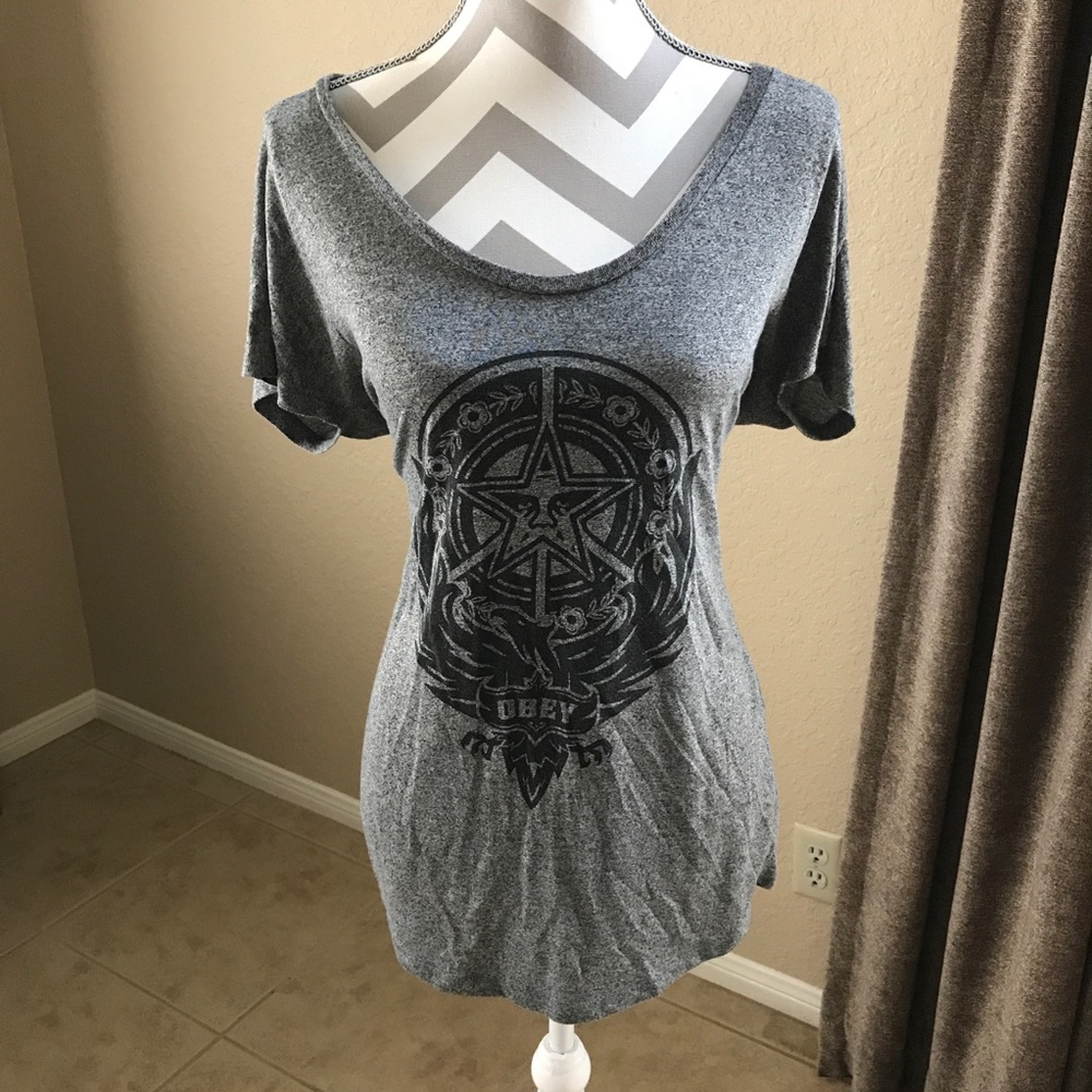 💥SALE💥 OBEY Gray Scoop Neck Top